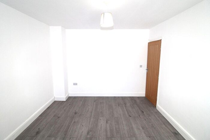 3 Bedroom Semi-Detached House To Rent In Shakespeare Avenue, Hayes, UB4