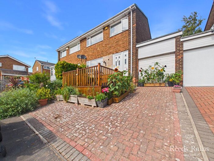 3 Bedroom Semi Detached House For Sale In Rowley Drive, Ushaw Moor, Durham, DH7
