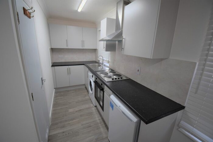 1 Bedroom Studio To Rent In Queens Court, Queens Road, Slough, SL1
