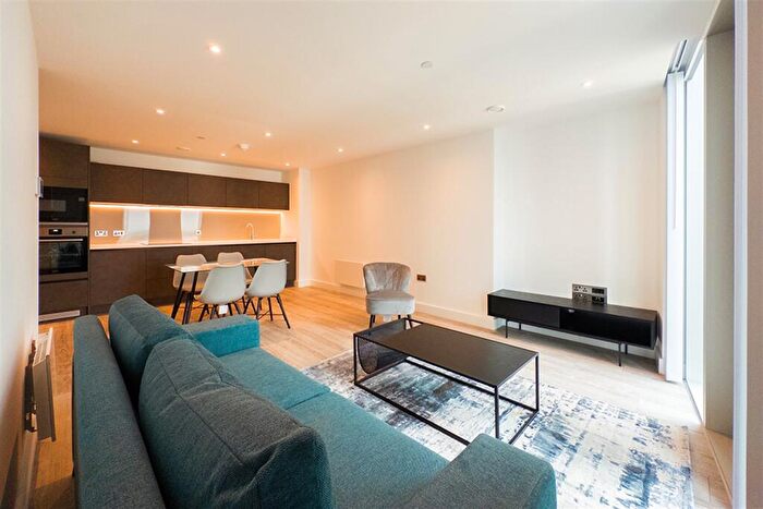 2 Bedroom Apartment To Rent In The Blade, M15