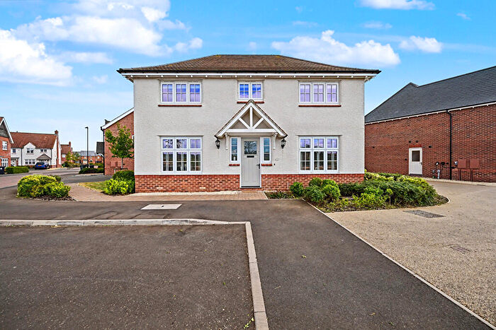 4 Bedroom Detached House For Sale In Oakridge Close, Houlton, Rugby, CV23