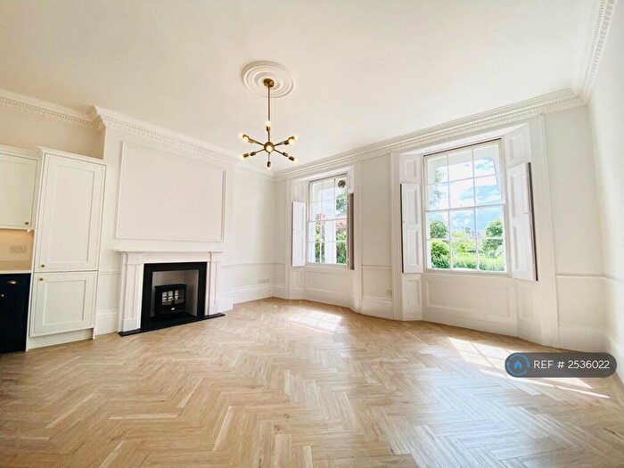 2 Bedroom Flat To Rent In Clarendon Square, Leamington Spa, CV32