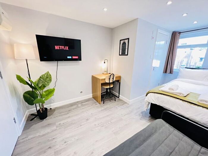 1 Bedroom Studio To Rent In Musjid Road, London, SW11