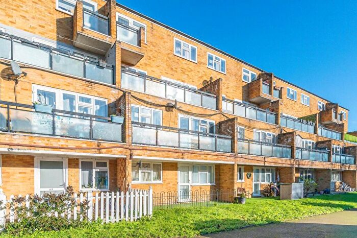 1 Bedroom Flat For Sale In Bredhurst Close, Penge, London, SE20