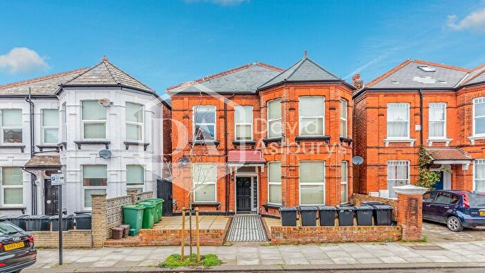 Apartment To Rent In Manstone Road, London, NW2