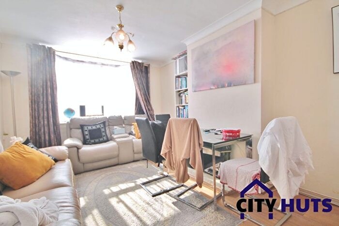 2 Bedroom Flat To Rent In Wickham Close, Enfield, EN3
