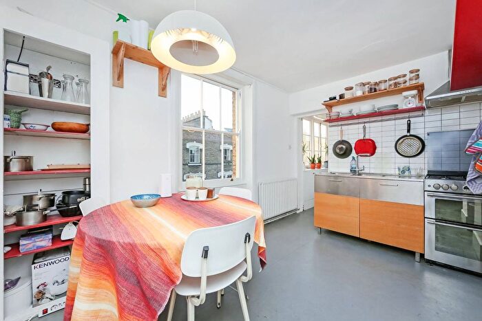 1 Bedroom Flat To Rent In Crampton Street, Elephant And Castle, London, SE17