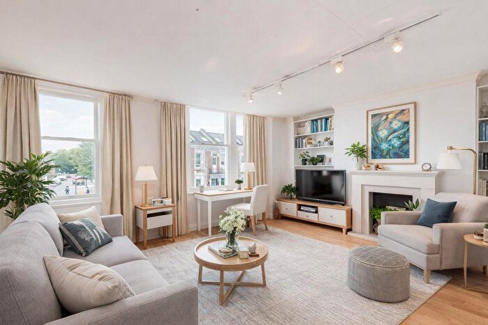 2 Bedroom Flat For Sale In Whittingstall Road, Fulham, London, SW6