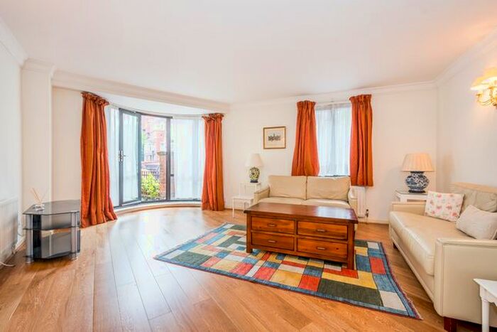 2 Bedroom Flat To Rent In Palace Gate, London, W8