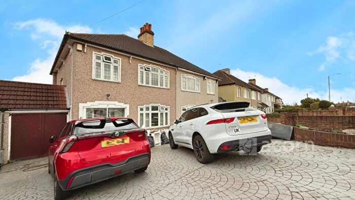 3 Bedroom Semi-Detached House To Rent In King Harolds Way Bexleyheath, DA7