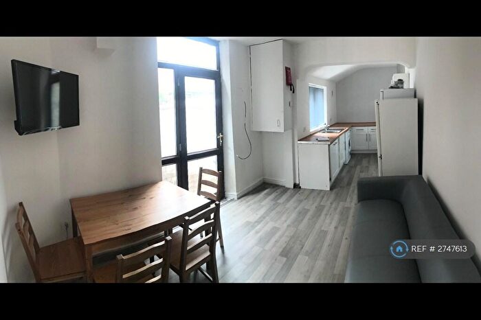 5 Bedroom Terraced House To Rent In Liverpool Street, Salford, M5