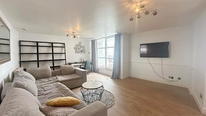 2 Bedroom Flat To Rent In Pierhead Lock, Manchester Road, Canary Wharf, London, E14