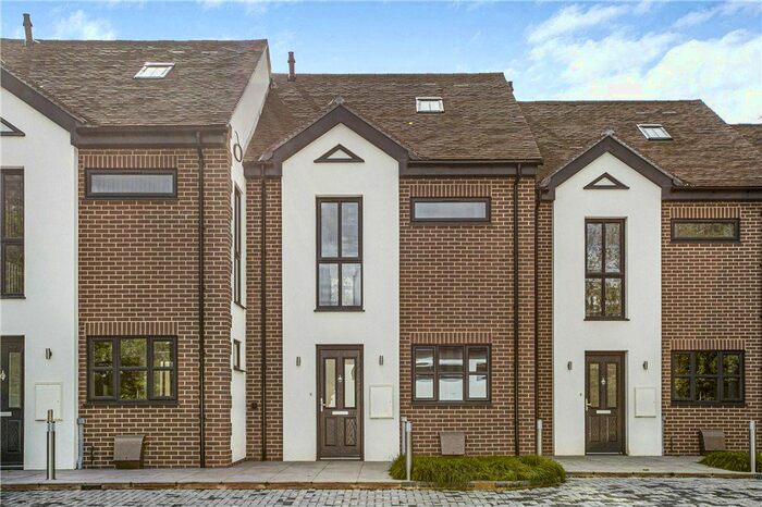 3 Bedroom Terraced House To Rent In Langford Close, Guildford, GU3