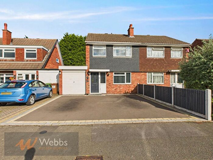 3 Bedroom Semi-Detached House For Sale In Birchover Road, Walsall, WS2