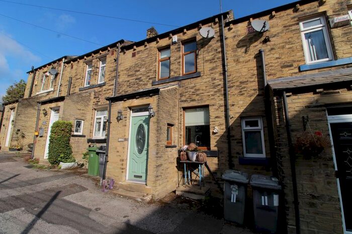 3 Bedroom Terraced House To Rent In St. Lukes Terrace, Cleckheaton, BD19