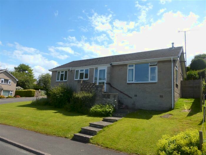 3 Bedroom Bungalow To Rent In Castle Close, Bakewell, DE45
