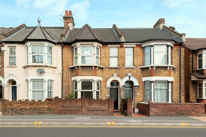 2 Bedroom Flat To Rent In Forest Road, Walthamstow, London, E17