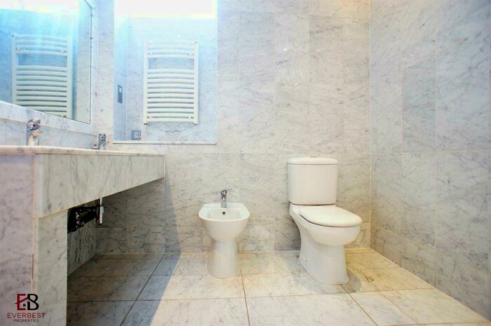 2 Bedroom Apartment To Rent In Gb Murton House, Grainger Street, Newcastle Upon Tyne, NE1