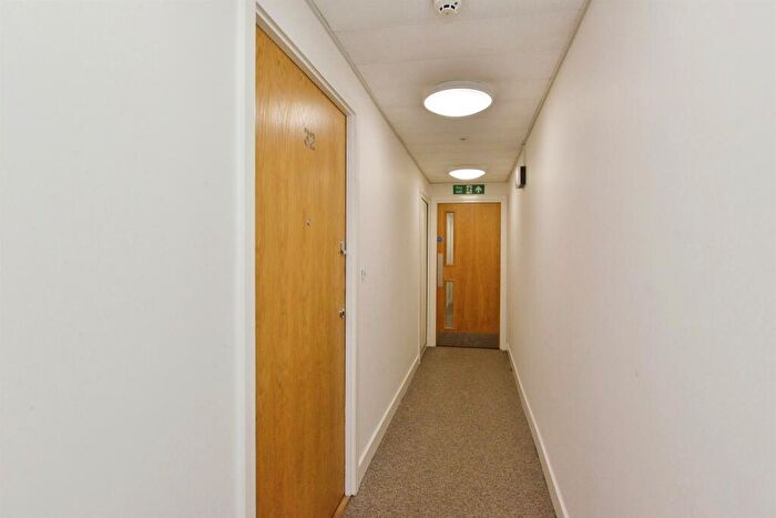 1 Bedroom Apartment For Sale In South Row, Milton Keynes, MK9