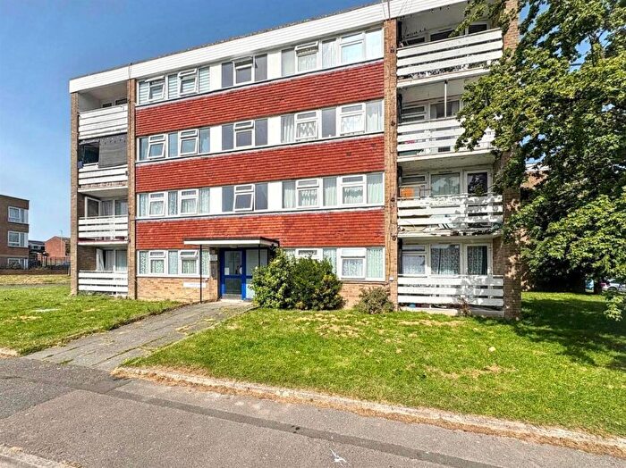 2 Bedroom Flat For Sale In Westerham Road, Eastbourne, BN23