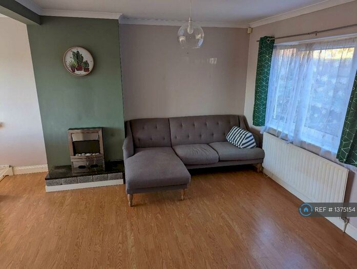 3 Bedroom Semi-Detached House To Rent In Longhill Avenue, Chatham, ME5