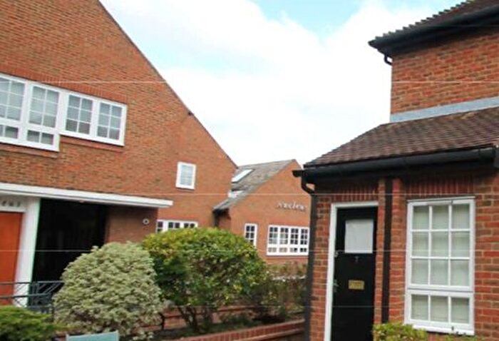 1 Bedroom Flat To Rent In Burton Court, Summer Road, Thames Ditton, KT7