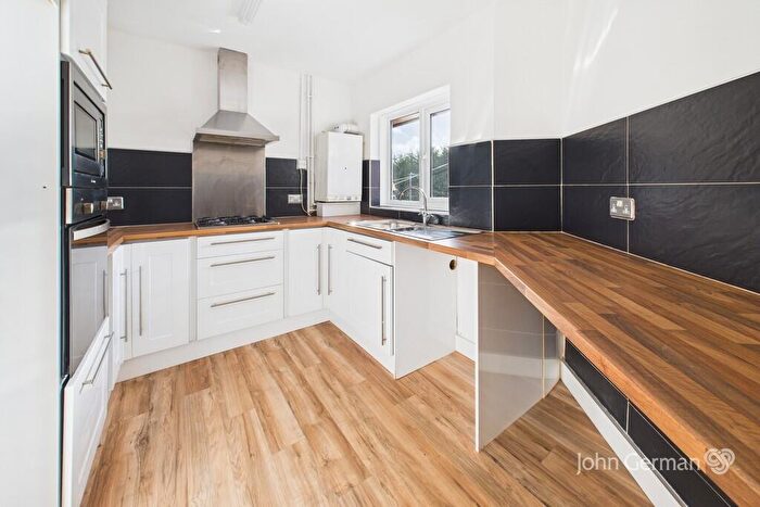 2 Bedroom Flat For Sale In Ling Road, Loughborough, LE11