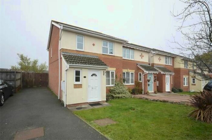 3 Bedroom Semi-Detached House To Rent In Ringwell, Irthlingboroughh, NN9