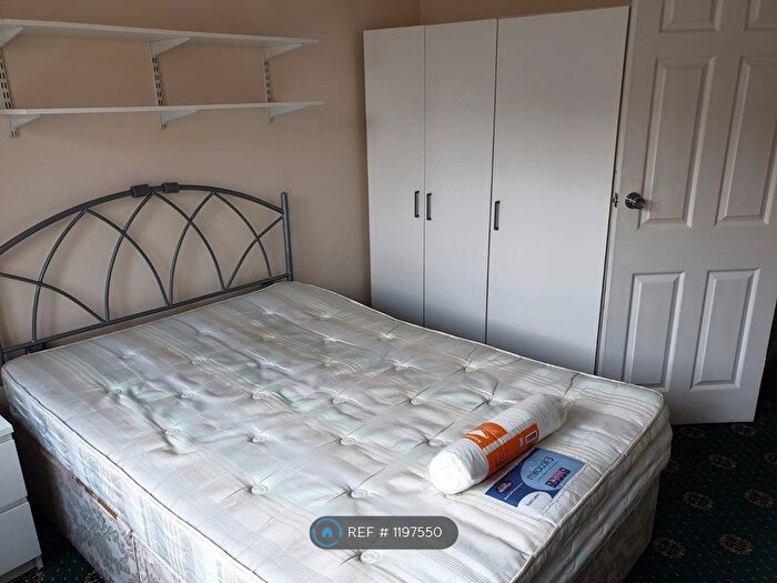 5 Bedroom Semi-Detached House To Rent In St. Johns Road, Guildford, GU2