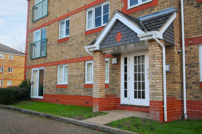2 Bedroom Flat To Rent In Central Maidenbower, Crawley, RH10