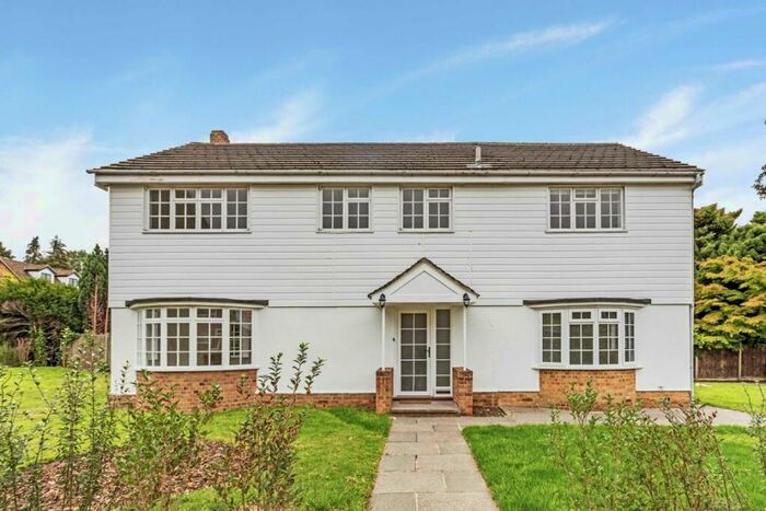 4 Bedroom Detached House To Rent In Beechwood Close, Long Ditton, KT6