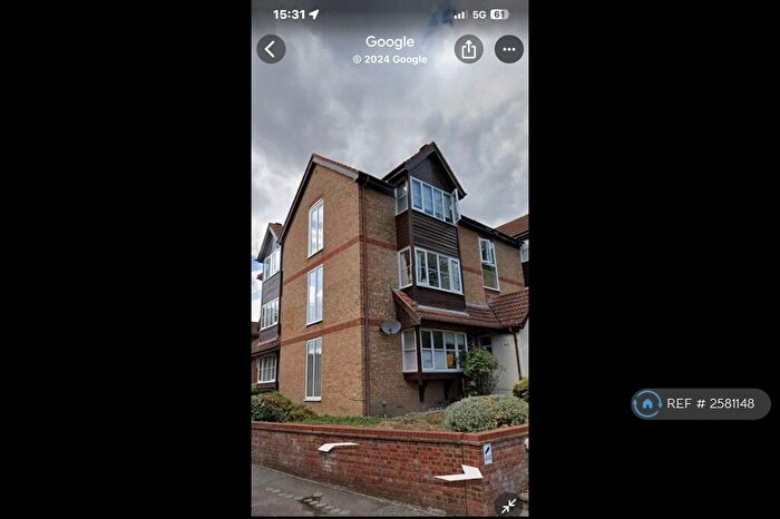 Studio To Rent In Orchard Grove, London, SE20