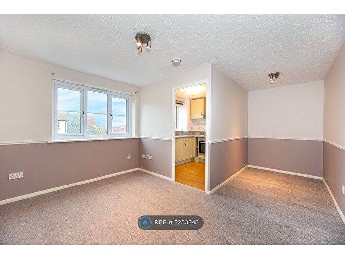 Studio To Rent In Lewes Close, Grays, RM17