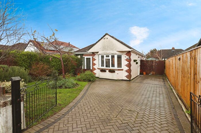 2 Bedroom Bungalow For Sale In Weymans Avenue, Bournemouth, Dorset, BH10