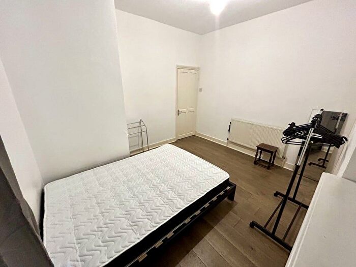 2 Bedroom Flat To Rent In Albert Road, Leyton, E10