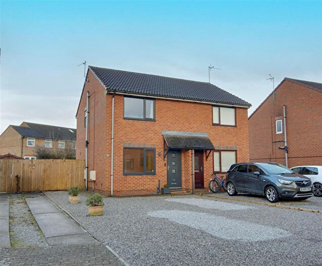 2 Bedroom Semi-Detached House For Sale In Oak Drive, Newport, Brough, HU15