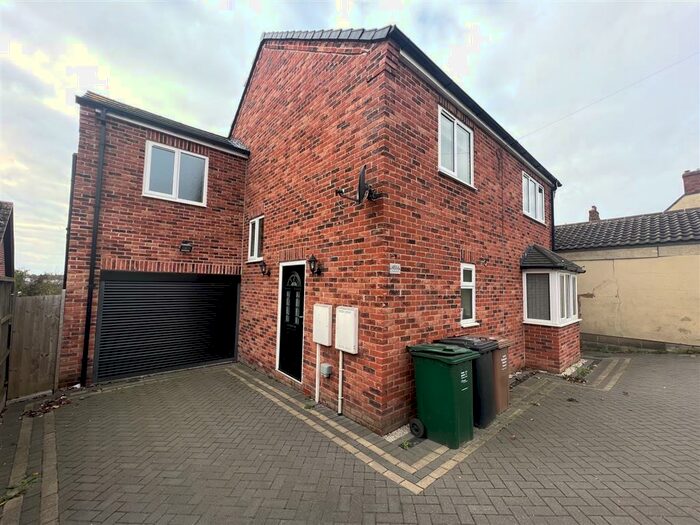 3 Bedroom House To Rent In Burton Road, Midway, Swadlincote, DE11
