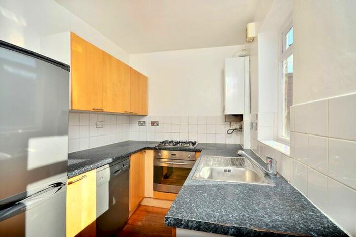 2 Bedroom Maisonette To Rent In Leythe Road, Acton, London, W3