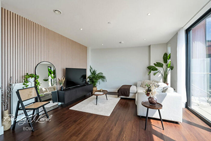 2 Bedroom Apartment For Sale In Mercury Walk, London, E14