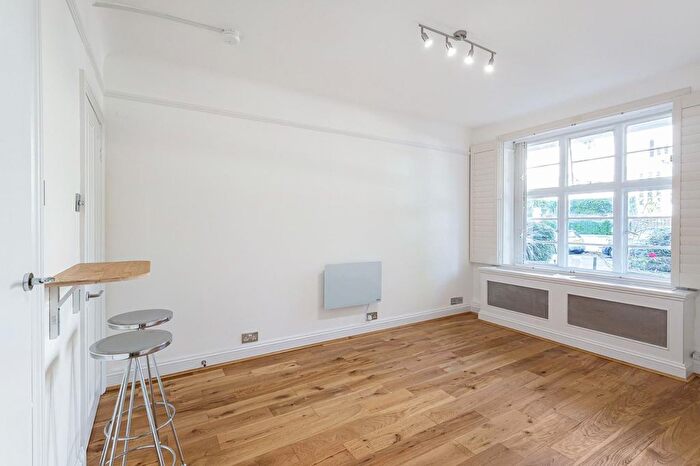 1 Bedroom Flat To Rent In Lansdowne Crescent, London, W11