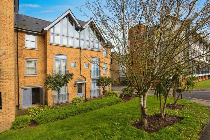1 Bedroom Apartment For Sale In Bingley Court, Canterbury, CT1