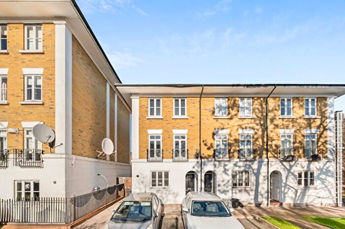 4 Bedroom Terraced House To Rent In Harwood Terrace, Sands End, SW6