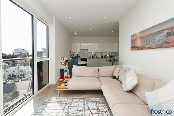 2 Bedroom Apartment To Rent In Wimborne Road, Poole, BH15