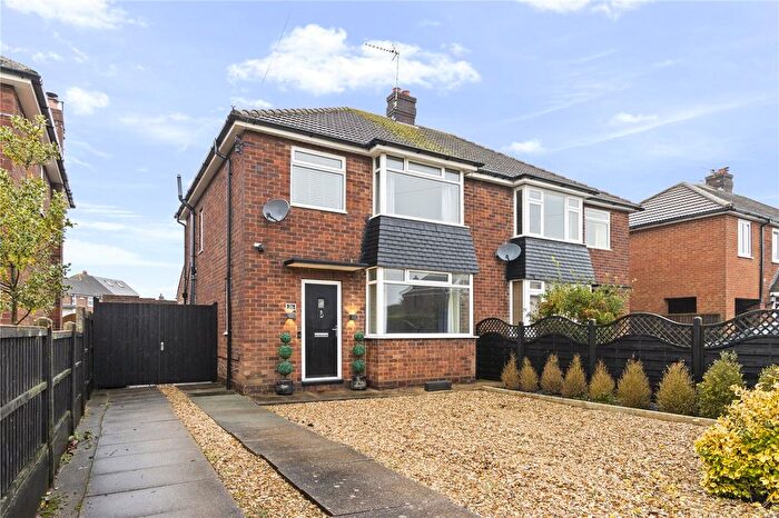 3 Bedroom Semi-Detached House For Sale In Danesfield Avenue, Waltham, Grimsby, N E Lincs, DN37