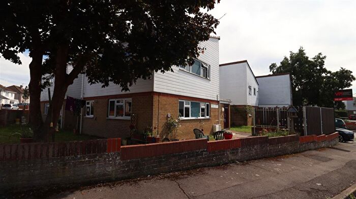 1 Bedroom Flat To Rent In Heroes Walk, Reading, RG2