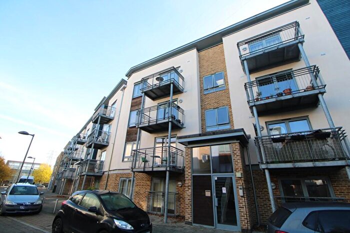 2 Bedroom Apartment To Rent In Quayside Drive, CO2