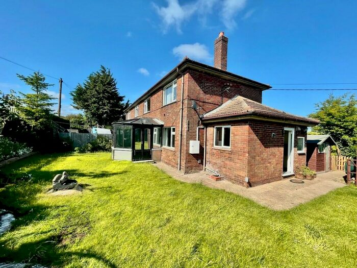 3 Bedroom Semi Detached House For Sale In Hurn Bank, Holbeach Hurn, PE12