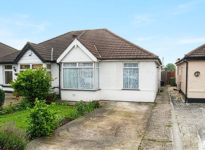 3 Bedroom Semi-detached Bungalow To Rent In Pinkwell Avenue, Hayes, UB3