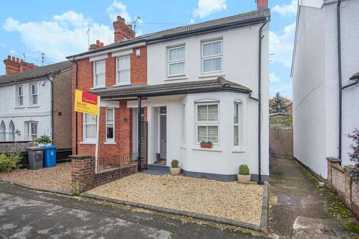 3 Bedroom Semi-Detached House To Rent In Maidenhead, Berkshire, SL6