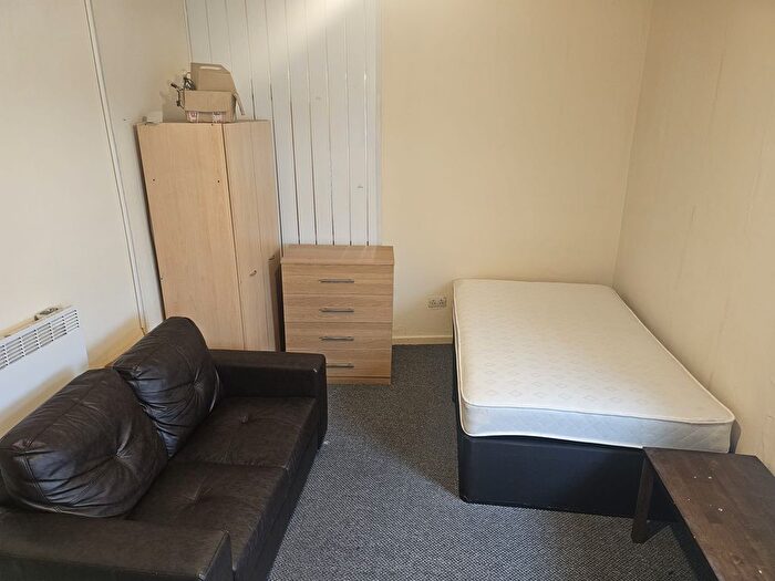 1 Bedroom Flat To Rent In Westgate Flat, Wakefield, WF2